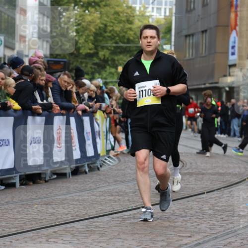 05.10.2025 - 20. swb-Marathon Bremen Strokosch-Dieckow http://msf.ph/oto/9286817 05.10.2025 11:19:26 Ziel 11109 meine-sportfotos.de
