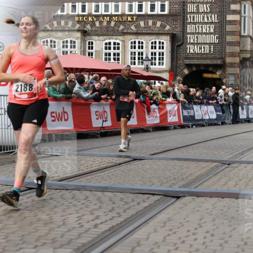 05.10.2025 - 20. swb-Marathon Bremen Yannick Fuchs http://msf.ph/oto/9286850 05.10.2025 13:04:58 Ziel 819, 2057, 2188, 6463 meine-sportfotos.de