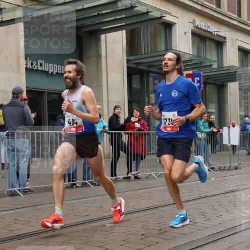 05.10.2025 - 20. swb-Marathon Bremen Strokosch-Dieckow http://msf.ph/oto/9286893 05.10.2025 12:17:40 Ziel 404, 1739, 404, 1739 meine-sportfotos.de