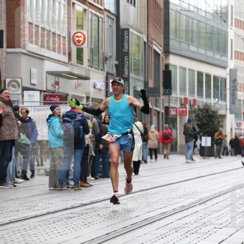 05.10.2025 - 20. swb-Marathon Bremen Strokosch-Dieckow http://msf.ph/oto/9286912 05.10.2025 12:18:56 Ziel 2049, 2049 meine-sportfotos.de