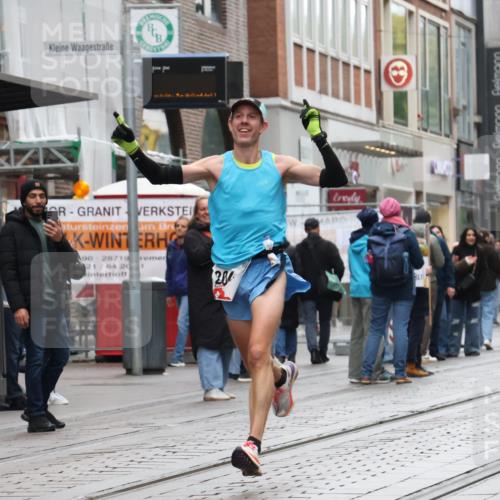 05.10.2025 - 20. swb-Marathon Bremen Strokosch-Dieckow http://msf.ph/oto/9286929 05.10.2025 12:18:57 Ziel 2049, 2049 meine-sportfotos.de