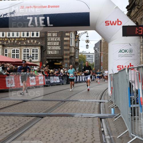 05.10.2025 - 20. swb-Marathon Bremen Yannick Fuchs http://msf.ph/oto/9287017 05.10.2025 13:05:21 Ziel 236, 917, 4291, 5103 meine-sportfotos.de