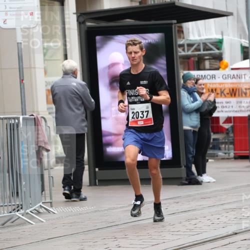05.10.2025 - 20. swb-Marathon Bremen Strokosch-Dieckow http://msf.ph/oto/9287029 05.10.2025 12:20:10 Ziel 3, 2037, 3, 2037 meine-sportfotos.de