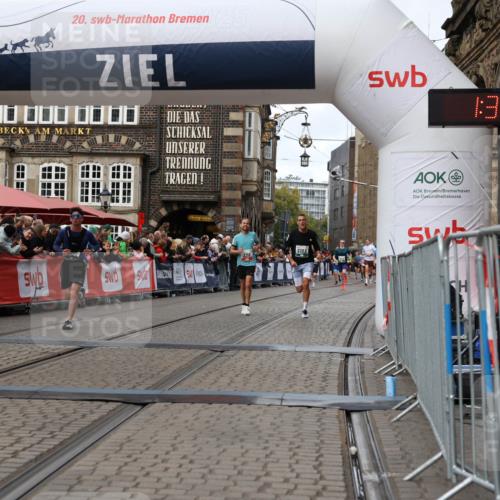 05.10.2025 - 20. swb-Marathon Bremen Yannick Fuchs http://msf.ph/oto/9287033 05.10.2025 13:05:21 Ziel 236, 917, 4291, 5103 meine-sportfotos.de