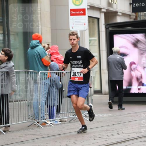 05.10.2025 - 20. swb-Marathon Bremen Strokosch-Dieckow http://msf.ph/oto/9287047 05.10.2025 12:20:11 Ziel 3, 2037, 3, 2037 meine-sportfotos.de