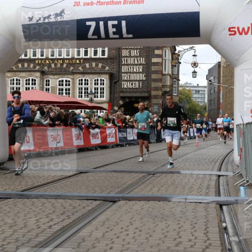 05.10.2025 - 20. swb-Marathon Bremen Yannick Fuchs http://msf.ph/oto/9287055 05.10.2025 13:05:22 Ziel 236, 917, 4291, 5103 meine-sportfotos.de