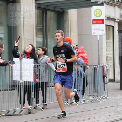 05.10.2025 - 20. swb-Marathon Bremen Strokosch-Dieckow http://msf.ph/oto/9287059 05.10.2025 12:20:11 Ziel 3, 2037, 3, 2037 meine-sportfotos.de