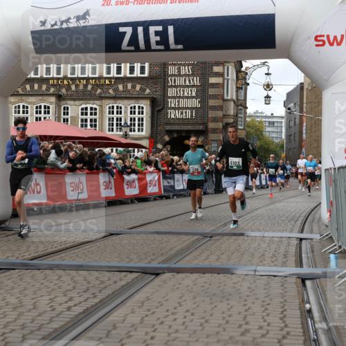 05.10.2025 - 20. swb-Marathon Bremen Yannick Fuchs http://msf.ph/oto/9287061 05.10.2025 13:05:22 Ziel 236, 917, 4291, 5103 meine-sportfotos.de