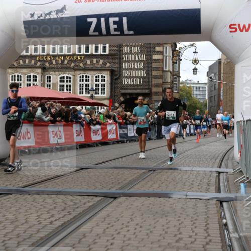 05.10.2025 - 20. swb-Marathon Bremen Yannick Fuchs http://msf.ph/oto/9287064 05.10.2025 13:05:22 Ziel 236, 917, 4291, 5103 meine-sportfotos.de