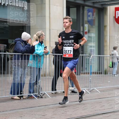 05.10.2025 - 20. swb-Marathon Bremen Strokosch-Dieckow http://msf.ph/oto/9287089 05.10.2025 12:20:13 Ziel 3, 2037, 3, 2037 meine-sportfotos.de