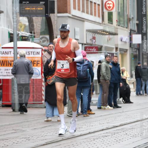 05.10.2025 - 20. swb-Marathon Bremen Strokosch-Dieckow http://msf.ph/oto/9287097 05.10.2025 12:20:23 Ziel 3, 3 meine-sportfotos.de
