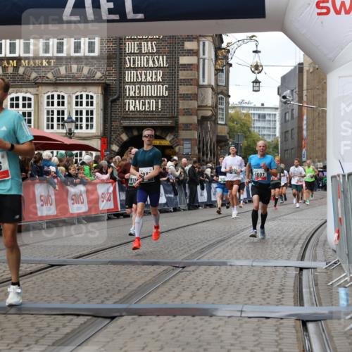 05.10.2025 - 20. swb-Marathon Bremen Yannick Fuchs http://msf.ph/oto/9287106 05.10.2025 13:05:25 Ziel 236, 1607, 4291, 5103, 7987, 9114 meine-sportfotos.de