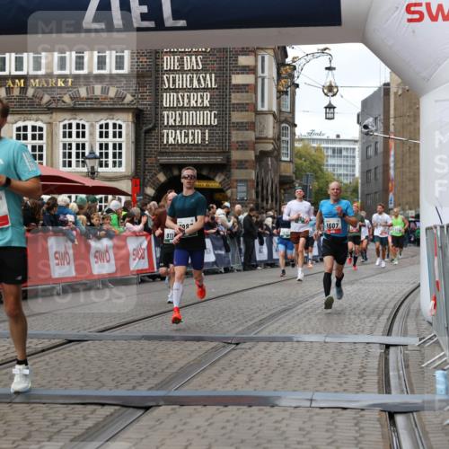 05.10.2025 - 20. swb-Marathon Bremen Yannick Fuchs http://msf.ph/oto/9287112 05.10.2025 13:05:25 Ziel 236, 1607, 4291, 5103, 7987, 9114 meine-sportfotos.de