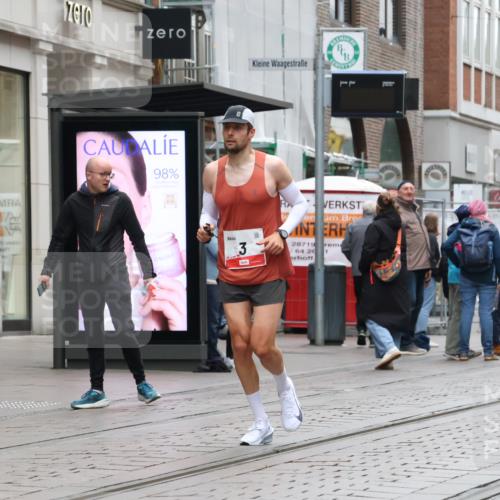 05.10.2025 - 20. swb-Marathon Bremen Strokosch-Dieckow http://msf.ph/oto/9287115 05.10.2025 12:20:24 Ziel 3, 3 meine-sportfotos.de