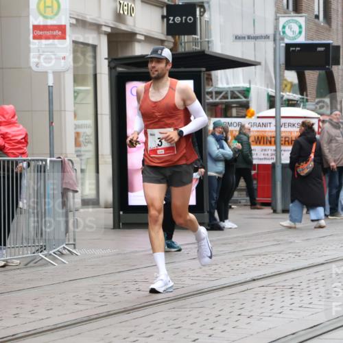 05.10.2025 - 20. swb-Marathon Bremen Strokosch-Dieckow http://msf.ph/oto/9287125 05.10.2025 12:20:25 Ziel 3, 3 meine-sportfotos.de