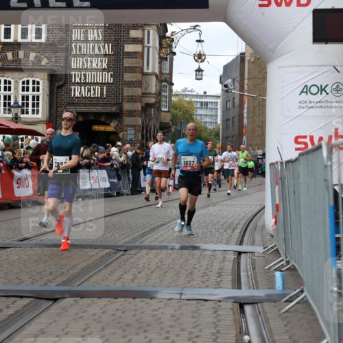 05.10.2025 - 20. swb-Marathon Bremen Yannick Fuchs http://msf.ph/oto/9287127 05.10.2025 13:05:26 Ziel 236, 1607, 4291, 5103, 5264, 7987, 9114 meine-sportfotos.de