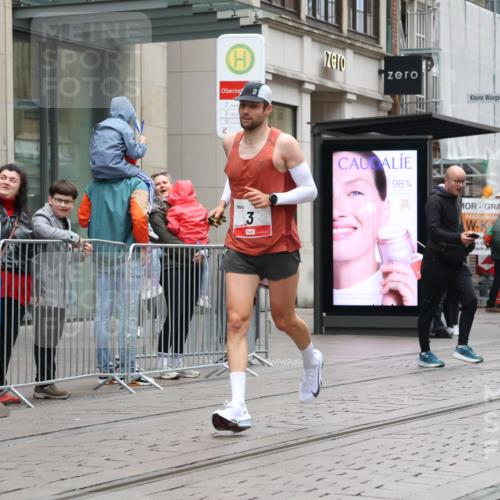 05.10.2025 - 20. swb-Marathon Bremen Strokosch-Dieckow http://msf.ph/oto/9287137 05.10.2025 12:20:25 Ziel 3, 3 meine-sportfotos.de
