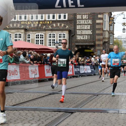 05.10.2025 - 20. swb-Marathon Bremen Yannick Fuchs http://msf.ph/oto/9287146 05.10.2025 13:05:26 Ziel 236, 1607, 4291, 5103, 5264, 7987, 9114 meine-sportfotos.de