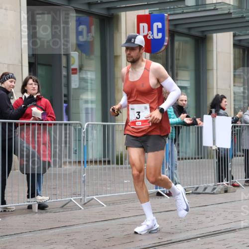 05.10.2025 - 20. swb-Marathon Bremen Strokosch-Dieckow http://msf.ph/oto/9287159 05.10.2025 12:20:27 Ziel 3, 1233, 3, 1233 meine-sportfotos.de