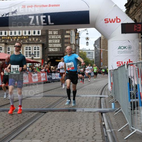 05.10.2025 - 20. swb-Marathon Bremen Yannick Fuchs http://msf.ph/oto/9287176 05.10.2025 13:05:27 Ziel 236, 1607, 2092, 4291, 5103, 5264, 7831, 7987, 9114 meine-sportfotos.de