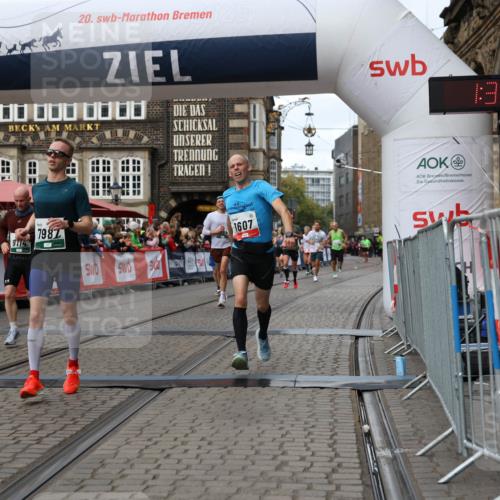 05.10.2025 - 20. swb-Marathon Bremen Yannick Fuchs http://msf.ph/oto/9287183 05.10.2025 13:05:27 Ziel 236, 1607, 2092, 4291, 5103, 5264, 7831, 7987, 9114 meine-sportfotos.de