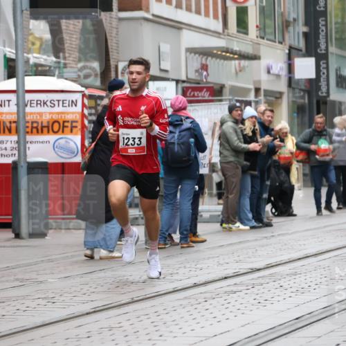05.10.2025 - 20. swb-Marathon Bremen Strokosch-Dieckow http://msf.ph/oto/9287191 05.10.2025 12:20:44 Ziel 282, 1233, 282, 1233 meine-sportfotos.de
