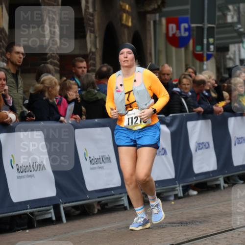 05.10.2025 - 20. swb-Marathon Bremen Strokosch-Dieckow http://msf.ph/oto/9287220 05.10.2025 11:19:52 Ziel 11216 meine-sportfotos.de