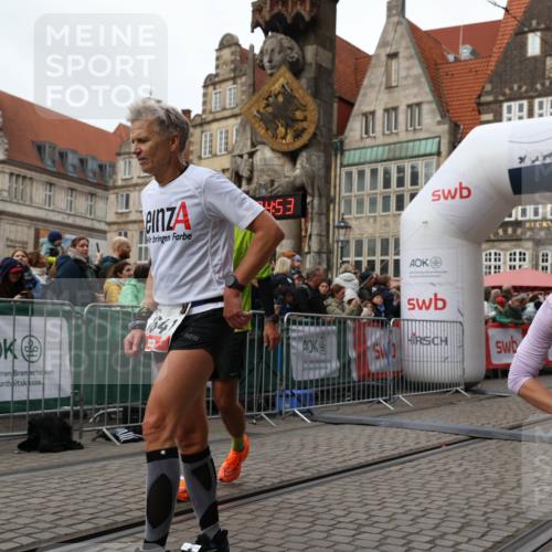 05.10.2025 - 20. swb-Marathon Bremen Yannick Fuchs http://msf.ph/oto/9287275 05.10.2025 13:05:42 Ziel 2249, 2360, 2990, 6251, 8923 meine-sportfotos.de