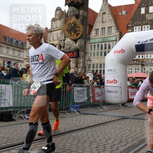 05.10.2025 - 20. swb-Marathon Bremen Yannick Fuchs http://msf.ph/oto/9287281 05.10.2025 13:05:42 Ziel 2249, 2360, 2990, 6251, 8923 meine-sportfotos.de