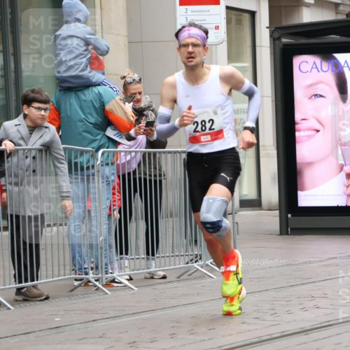05.10.2025 - 20. swb-Marathon Bremen Strokosch-Dieckow http://msf.ph/oto/9287291 05.10.2025 12:20:50 Ziel 282, 680, 1233, 282, 680, 1233 meine-sportfotos.de
