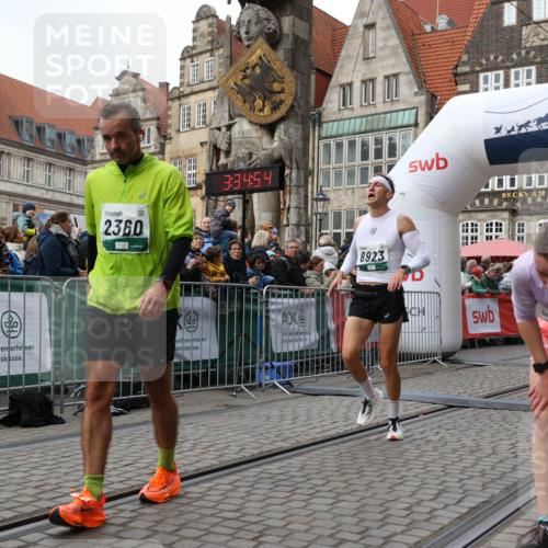 05.10.2025 - 20. swb-Marathon Bremen Yannick Fuchs http://msf.ph/oto/9287314 05.10.2025 13:05:43 Ziel 2249, 2360, 2990, 6251, 8923 meine-sportfotos.de