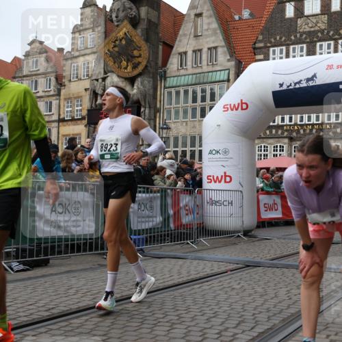 05.10.2025 - 20. swb-Marathon Bremen Yannick Fuchs http://msf.ph/oto/9287328 05.10.2025 13:05:44 Ziel 2249, 2360, 6251, 8923 meine-sportfotos.de