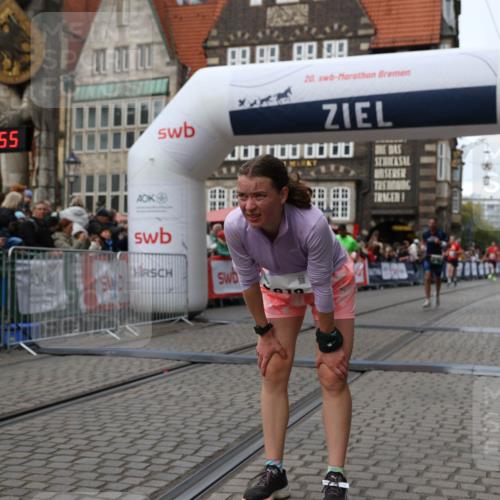 05.10.2025 - 20. swb-Marathon Bremen Yannick Fuchs http://msf.ph/oto/9287345 05.10.2025 13:05:44 Ziel 2249, 2360, 6251, 8923 meine-sportfotos.de