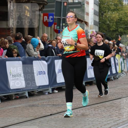05.10.2025 - 20. swb-Marathon Bremen Strokosch-Dieckow http://msf.ph/oto/9287388 05.10.2025 11:20:06 Ziel 9323, 9408 meine-sportfotos.de