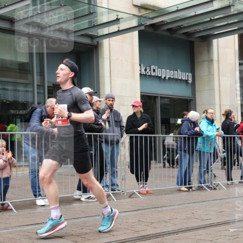 05.10.2025 - 20. swb-Marathon Bremen Strokosch-Dieckow http://msf.ph/oto/9287432 05.10.2025 12:21:13 Ziel 680, 680 meine-sportfotos.de