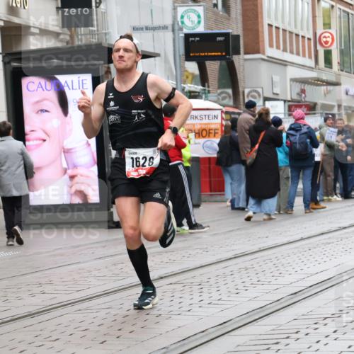05.10.2025 - 20. swb-Marathon Bremen Strokosch-Dieckow http://msf.ph/oto/9287472 05.10.2025 12:21:36 Ziel 485, 594, 1628, 485, 594, 1628 meine-sportfotos.de