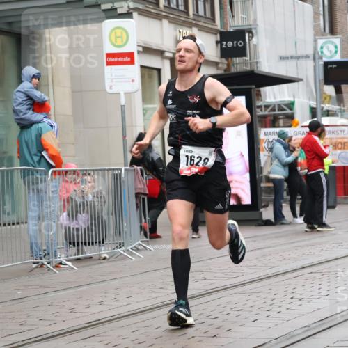 05.10.2025 - 20. swb-Marathon Bremen Strokosch-Dieckow http://msf.ph/oto/9287493 05.10.2025 12:21:37 Ziel 485, 594, 1628, 485, 594, 1628 meine-sportfotos.de