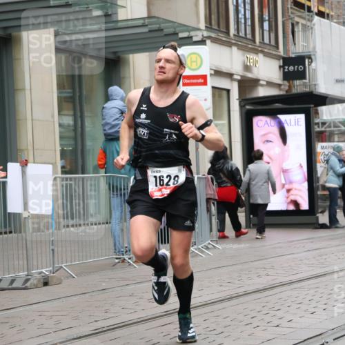 05.10.2025 - 20. swb-Marathon Bremen Strokosch-Dieckow http://msf.ph/oto/9287509 05.10.2025 12:21:37 Ziel 485, 594, 1628, 485, 594, 1628 meine-sportfotos.de