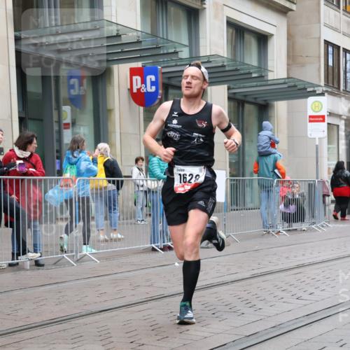05.10.2025 - 20. swb-Marathon Bremen Strokosch-Dieckow http://msf.ph/oto/9287518 05.10.2025 12:21:38 Ziel 485, 594, 1628, 485, 594, 1628 meine-sportfotos.de