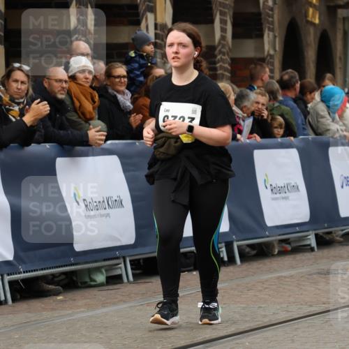 05.10.2025 - 20. swb-Marathon Bremen Strokosch-Dieckow http://msf.ph/oto/9287520 05.10.2025 11:20:10 Ziel 9323, 9408 meine-sportfotos.de
