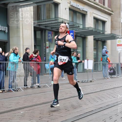 05.10.2025 - 20. swb-Marathon Bremen Strokosch-Dieckow http://msf.ph/oto/9287526 05.10.2025 12:21:38 Ziel 485, 594, 1628, 485, 594, 1628 meine-sportfotos.de