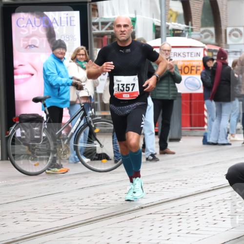 05.10.2025 - 20. swb-Marathon Bremen Strokosch-Dieckow http://msf.ph/oto/9287570 05.10.2025 12:24:46 Ziel 784, 1357, 784, 1357 meine-sportfotos.de