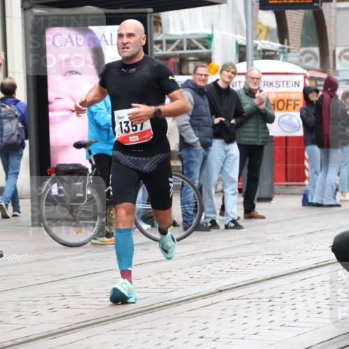 05.10.2025 - 20. swb-Marathon Bremen Strokosch-Dieckow http://msf.ph/oto/9287580 05.10.2025 12:24:47 Ziel 784, 1357, 784, 1357 meine-sportfotos.de