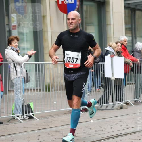 05.10.2025 - 20. swb-Marathon Bremen Strokosch-Dieckow http://msf.ph/oto/9287649 05.10.2025 12:24:49 Ziel 784, 1357, 784, 1357 meine-sportfotos.de