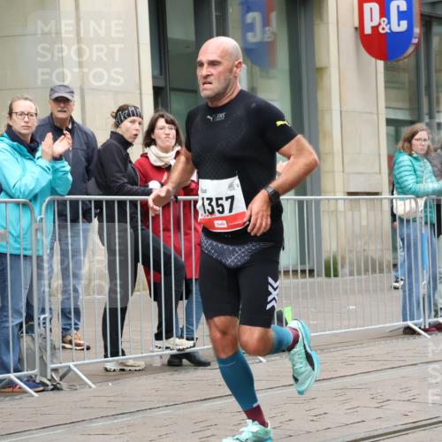 05.10.2025 - 20. swb-Marathon Bremen Strokosch-Dieckow http://msf.ph/oto/9287657 05.10.2025 12:24:49 Ziel 784, 1357, 784, 1357 meine-sportfotos.de