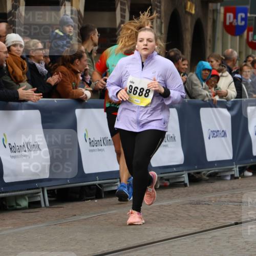 05.10.2025 - 20. swb-Marathon Bremen Strokosch-Dieckow http://msf.ph/oto/9287664 05.10.2025 11:20:16 Ziel 9323, 9688, 10613 meine-sportfotos.de
