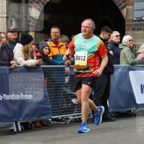05.10.2025 - 20. swb-Marathon Bremen Strokosch-Dieckow http://msf.ph/oto/9287689 05.10.2025 11:20:19 Ziel 9688, 10613 meine-sportfotos.de