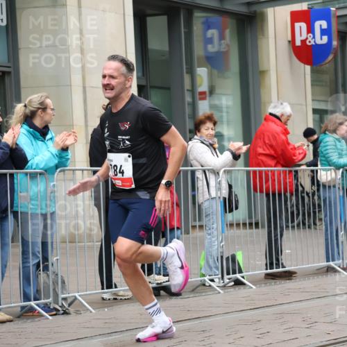 05.10.2025 - 20. swb-Marathon Bremen Strokosch-Dieckow http://msf.ph/oto/9287713 05.10.2025 12:25:09 Ziel 784, 784 meine-sportfotos.de