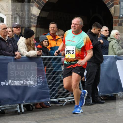 05.10.2025 - 20. swb-Marathon Bremen Strokosch-Dieckow http://msf.ph/oto/9287716 05.10.2025 11:20:19 Ziel 9688, 10613 meine-sportfotos.de