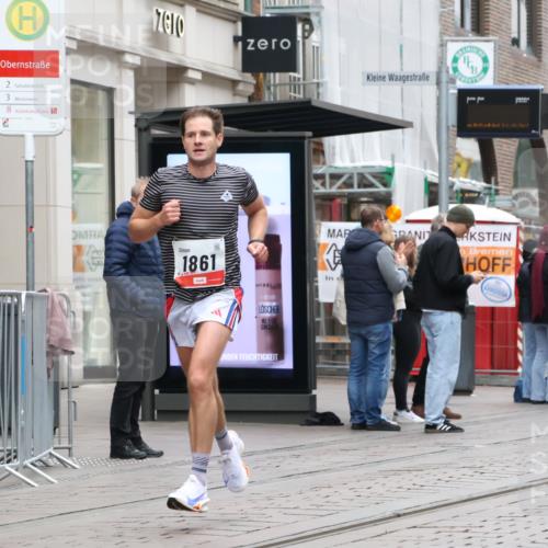 05.10.2025 - 20. swb-Marathon Bremen Strokosch-Dieckow http://msf.ph/oto/9287722 05.10.2025 12:25:34 Ziel 535, 1861, 535, 1861 meine-sportfotos.de
